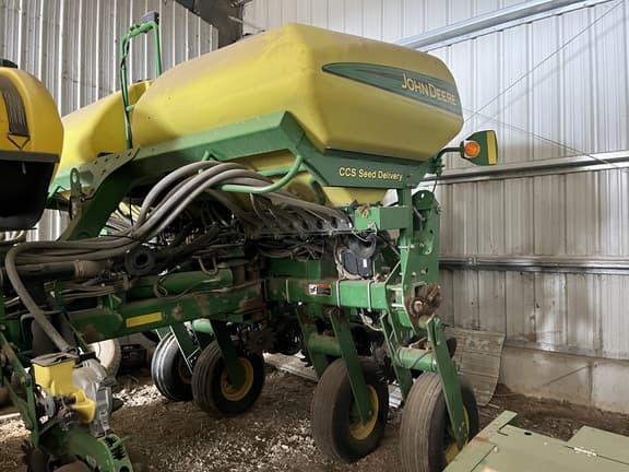 Image of John Deere 1770 equipment image 2