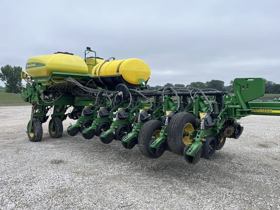 2010 John Deere 1770 Equipment Image0