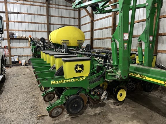 2010 John Deere 1770 Equipment Image0
