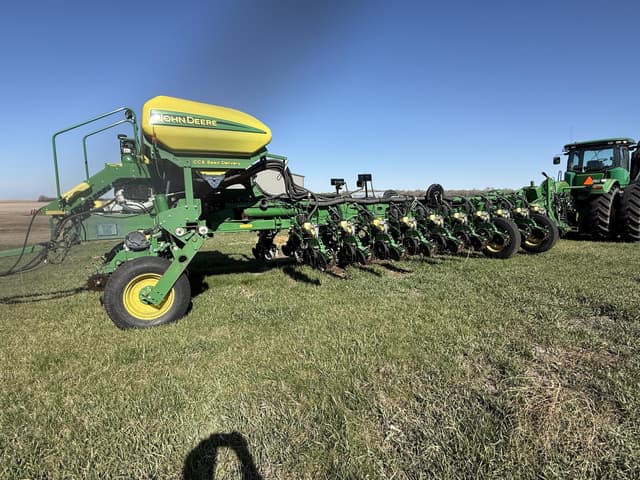 Image of John Deere 1770NT equipment image 1