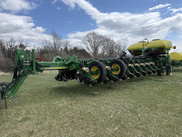 Image of John Deere 1770NT equipment image 2