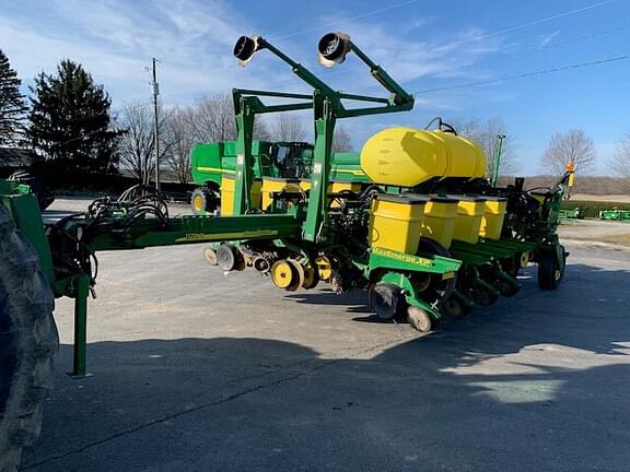 Image of John Deere 1770 equipment image 2