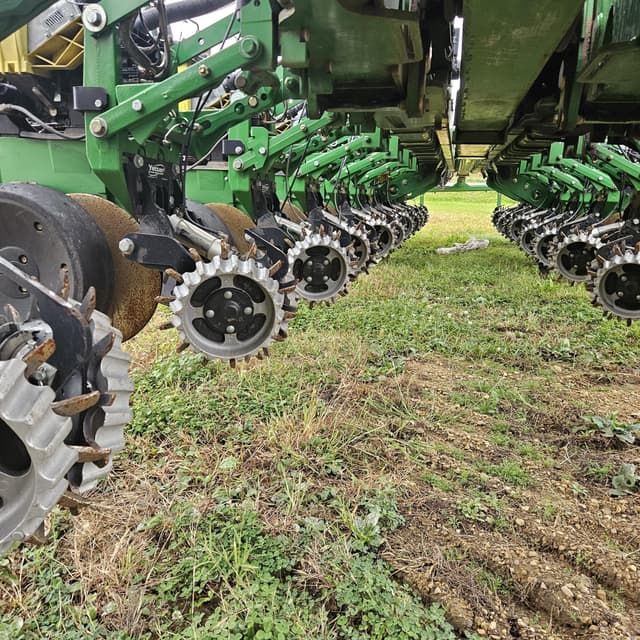 Image of John Deere 1770 equipment image 4