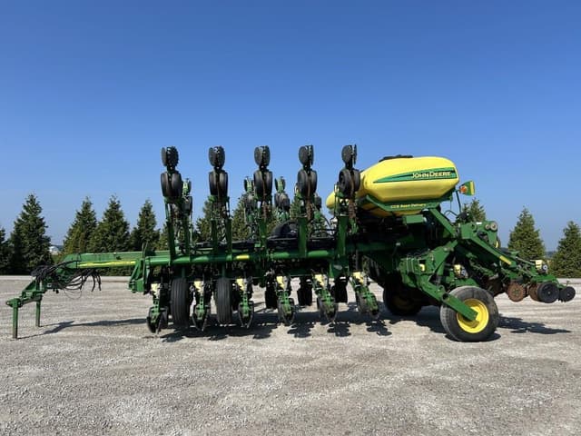 Image of John Deere 1790 equipment image 2