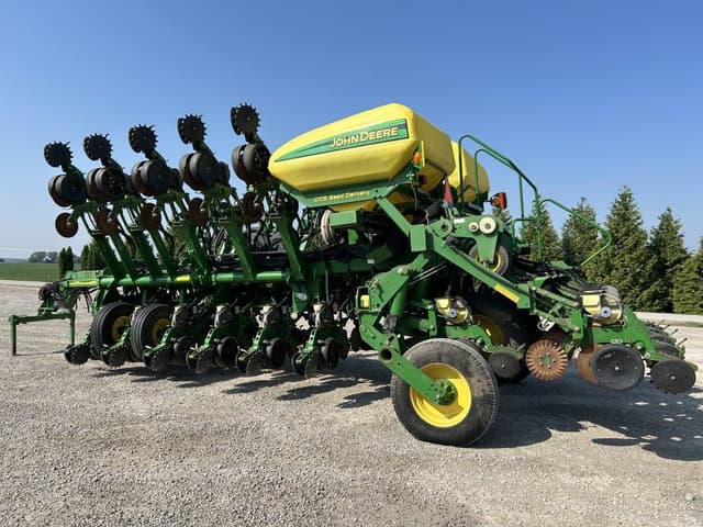 Image of John Deere 1790 equipment image 4