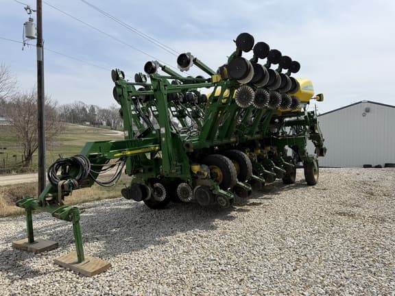 Image of John Deere 1790 equipment image 1