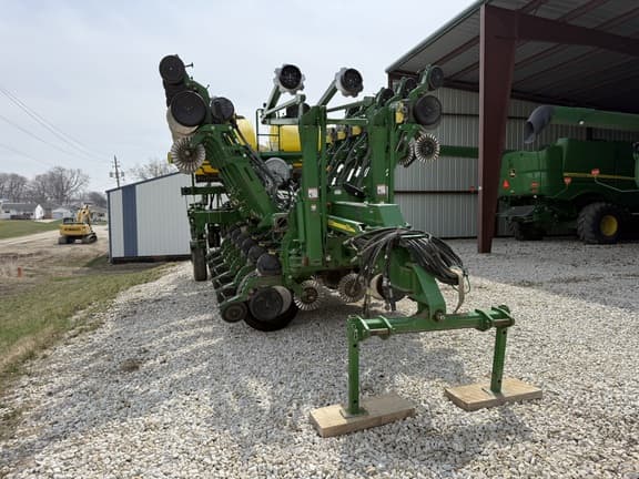 Image of John Deere 1790 equipment image 2