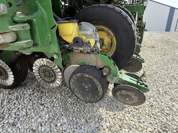 Image of John Deere 1790 equipment image 2