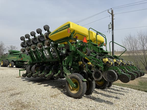 Image of John Deere 1790 equipment image 3