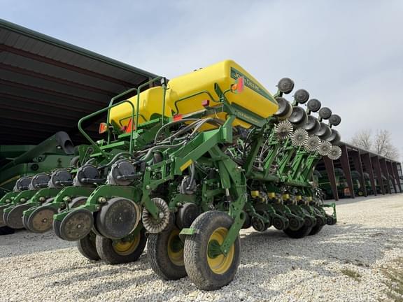 Image of John Deere 1790 equipment image 3