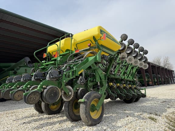 Image of John Deere 1790 equipment image 4