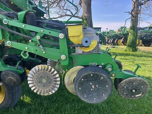 Image of John Deere 1790 equipment image 4