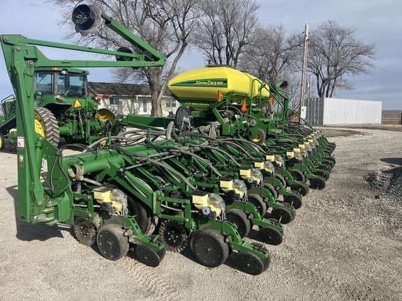 Image of John Deere 1790 equipment image 1
