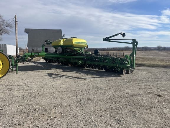 Image of John Deere 1790 equipment image 2