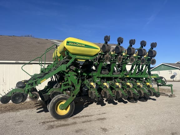 2010 John Deere 1790 Equipment Image0