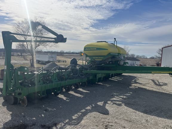 Image of John Deere 1790 equipment image 3