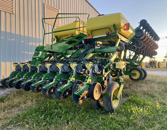 Image of John Deere 1790 equipment image 1