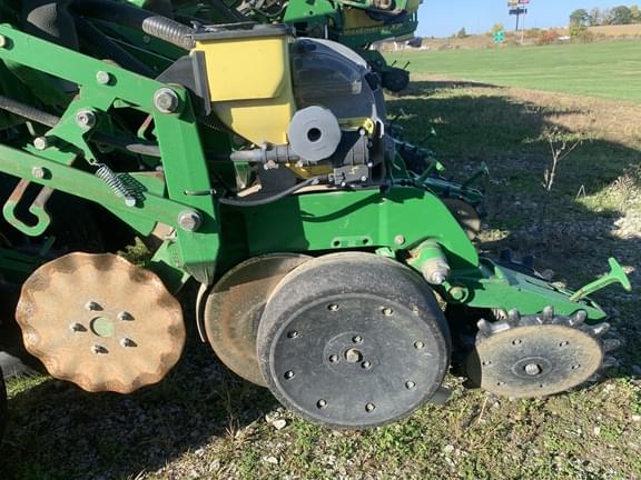Image of John Deere 1790 equipment image 4