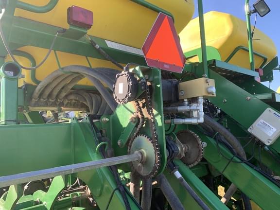 Image of John Deere 1790 equipment image 3