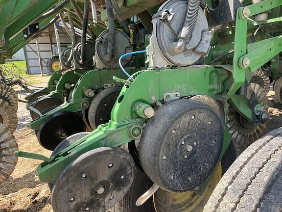 Image of John Deere 1790 equipment image 2