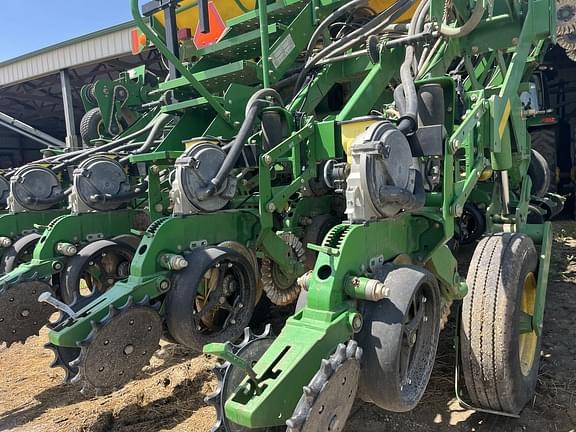 Image of John Deere 1790 equipment image 4