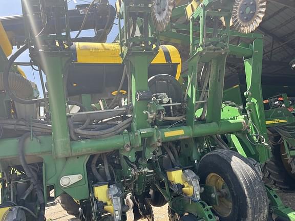 Image of John Deere 1790 equipment image 1
