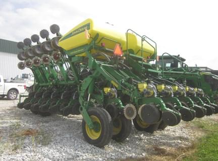 Image of John Deere 1790 equipment image 2