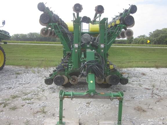 Image of John Deere 1790 equipment image 1