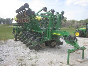 2010 John Deere 1790 Image