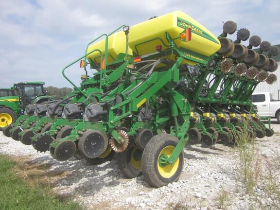 Image of John Deere 1790 equipment image 4