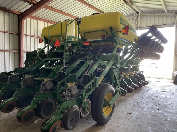Image of John Deere 1790 equipment image 2