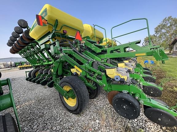 Image of John Deere 1790 equipment image 1