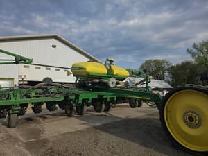 2010 John Deere 1790 Image