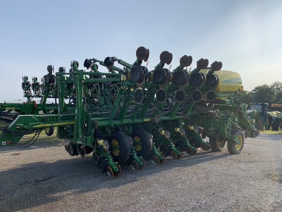 2010 John Deere 1790 Equipment Image0