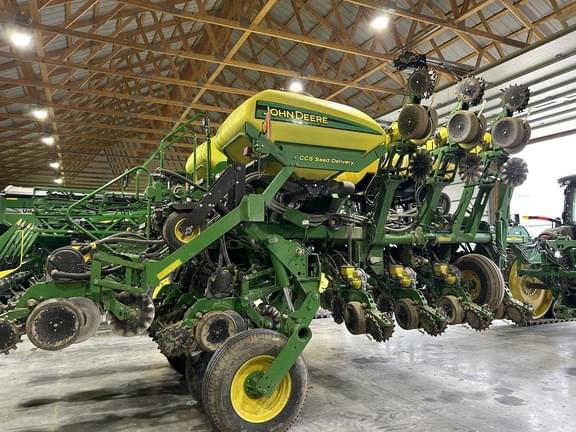 Image of John Deere 1790 equipment image 3