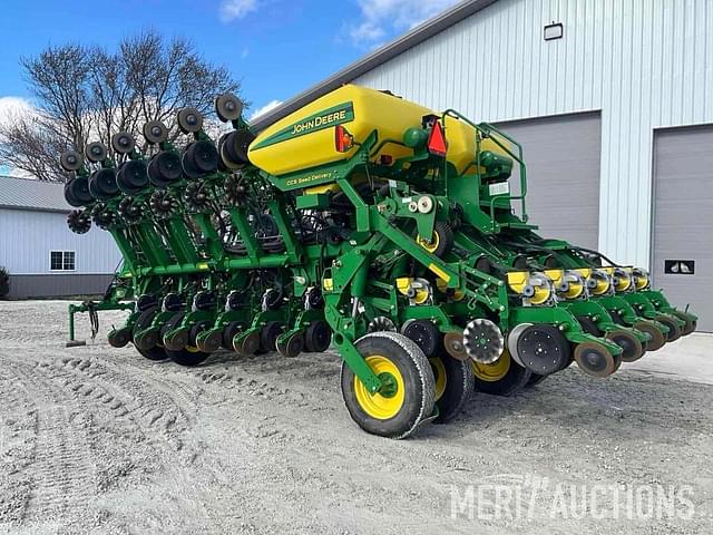 Image of John Deere 1790 equipment image 2