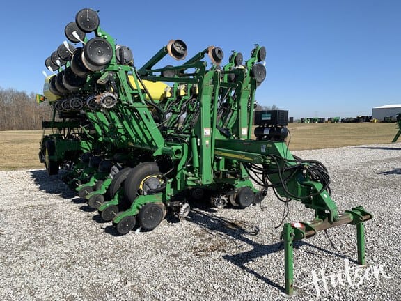 2010 John Deere 1790 Equipment Image0