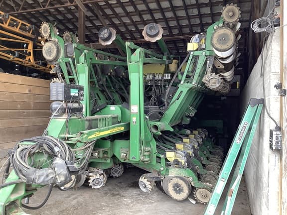 Image of John Deere 1790 equipment image 2