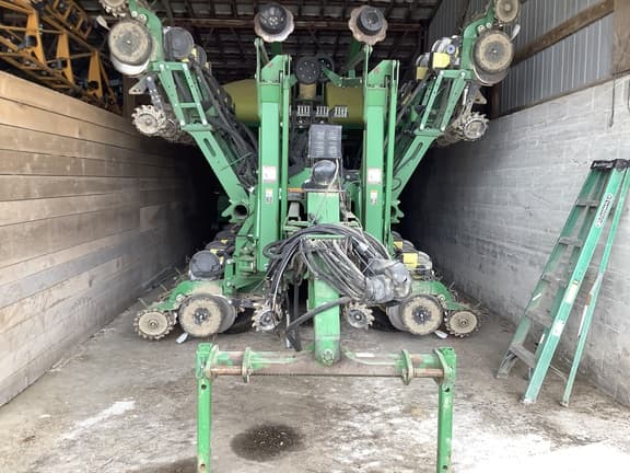 Image of John Deere 1790 equipment image 3