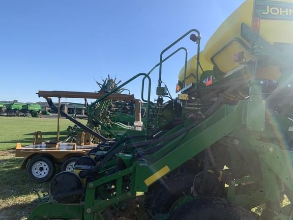 Image of John Deere 1790 equipment image 1
