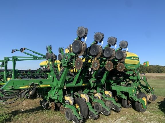 2010 John Deere 1790 Equipment Image0