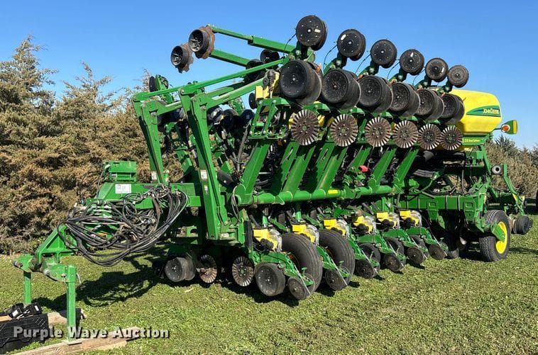 2010 John Deere 1790 Equipment Image0