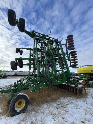 Image of John Deere 1830 equipment image 1