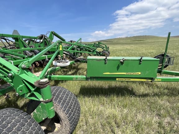 Image of John Deere 1830 equipment image 1
