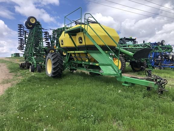 Image of John Deere 1830 equipment image 1