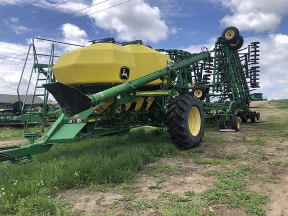 Image of John Deere 1830 equipment image 2