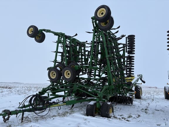 Image of John Deere 1830 equipment image 1