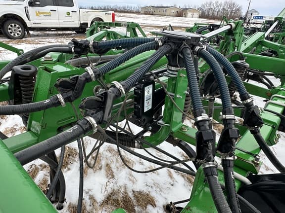 Image of John Deere 1830 equipment image 1