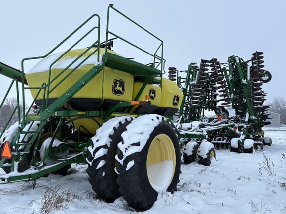 Image of John Deere 1835 equipment image 3