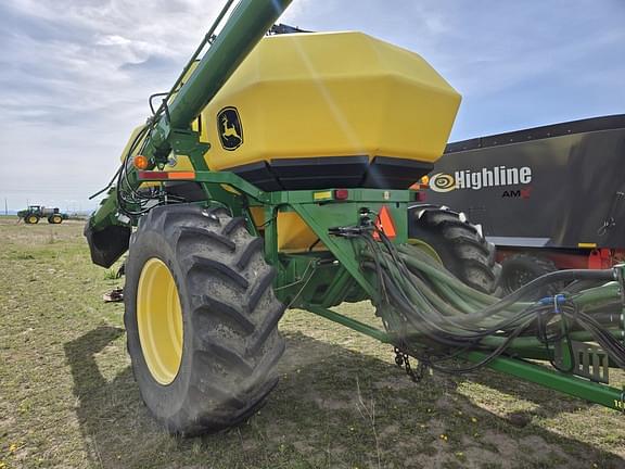 Image of John Deere 1835 equipment image 2